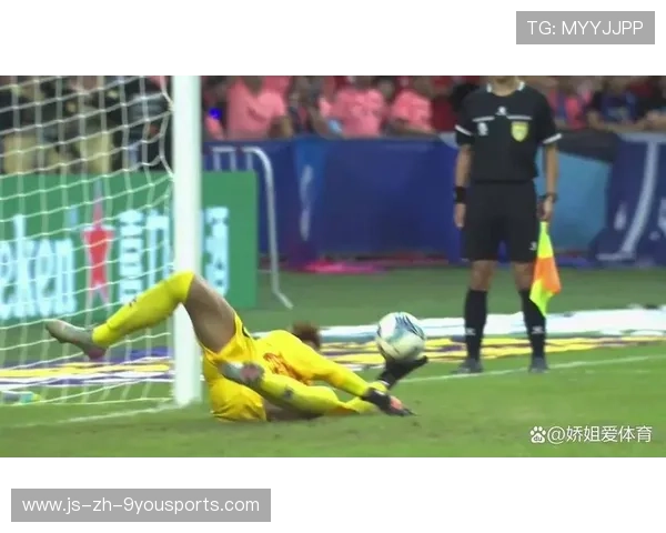 多特蒙德禁区制造机会，阿德耶米起脚射门